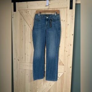 Lee Regular Fit Straight Leg Mid Rise Women's size 8 Medium Blue Denim Jeans NEW